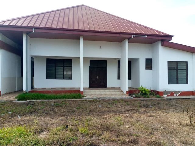 Office / admin building — Photo 22