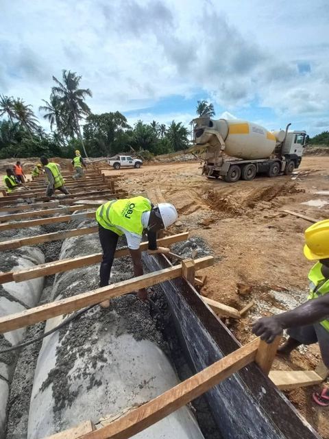 Road excavation & plant — Photo 4
