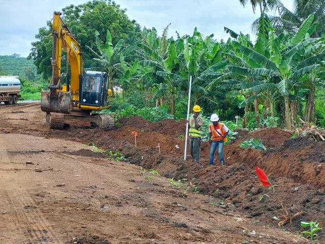 Road excavation & plant — Photo 12